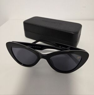 Cat-eye glasses, black, extremely comfortable. Brazilian Brand.